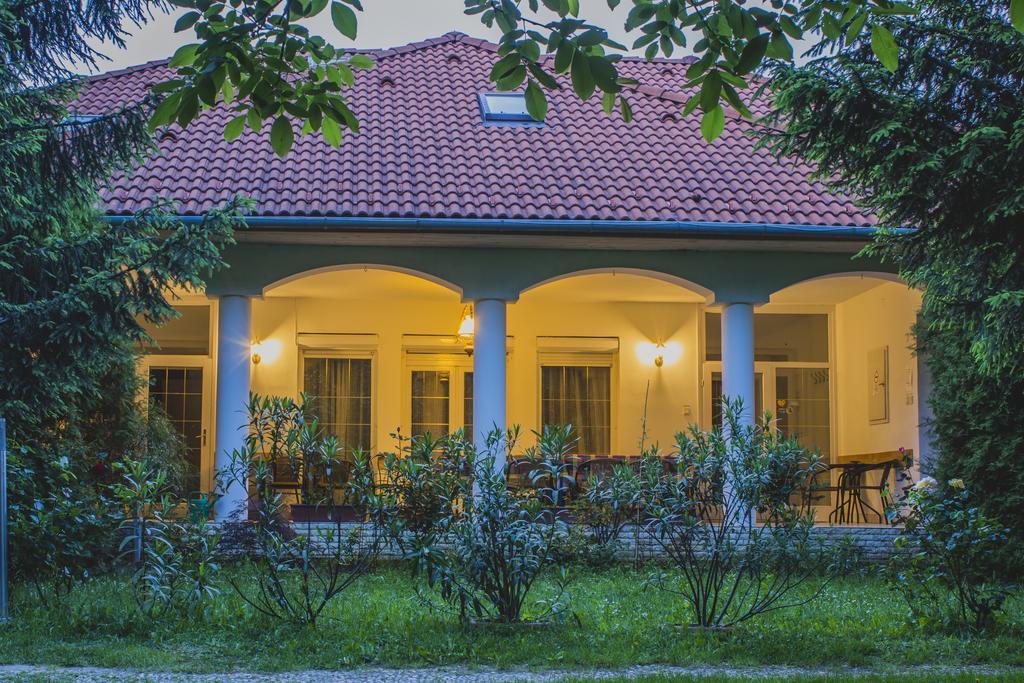 Fertodi Kuria Vendeghaz Hotel Bagian luar foto