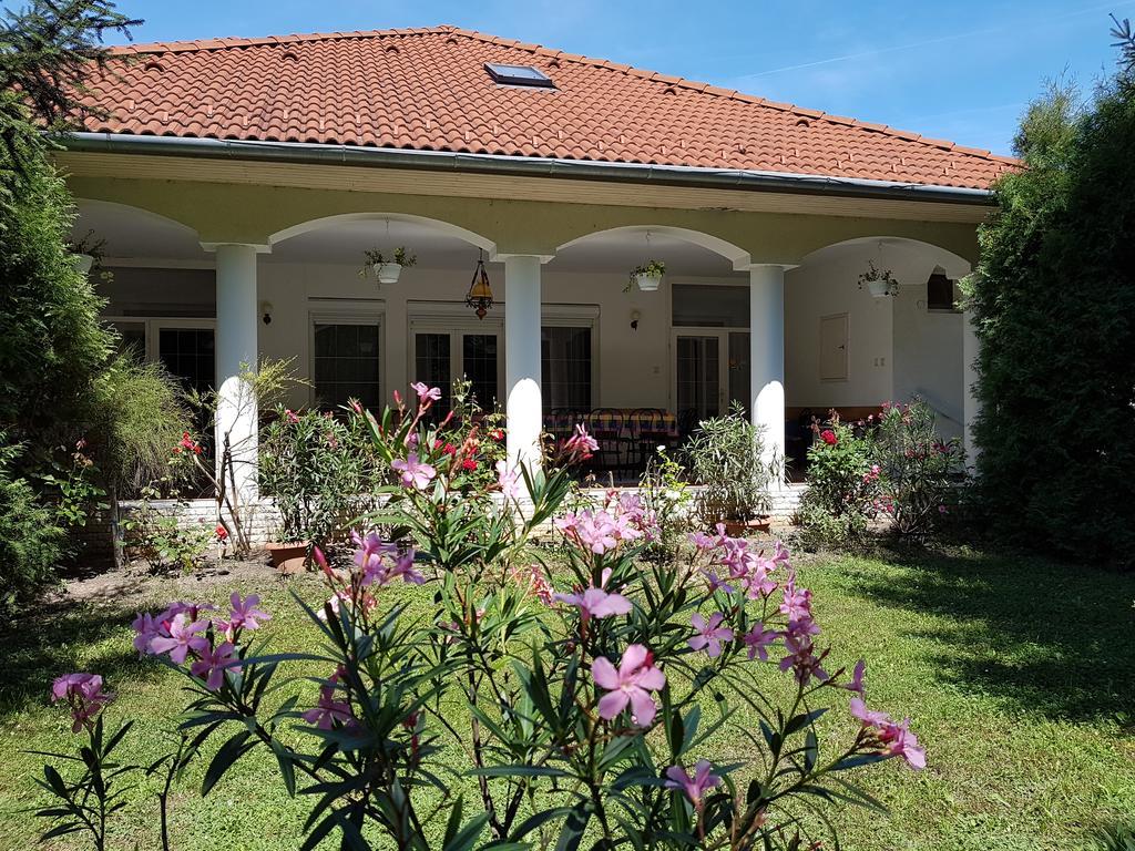 Fertodi Kuria Vendeghaz Hotel Bagian luar foto