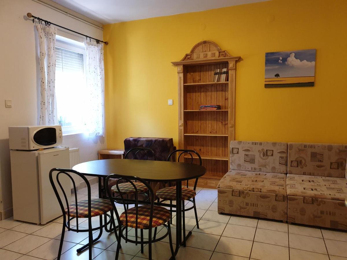Fertodi Kuria Vendeghaz Hotel Bagian luar foto